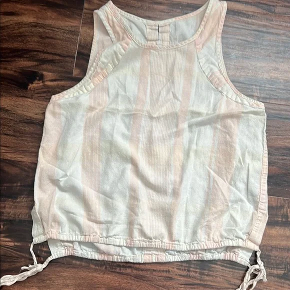 REI Women's Crop Top - Cream and Pink - Picture 2 of 3